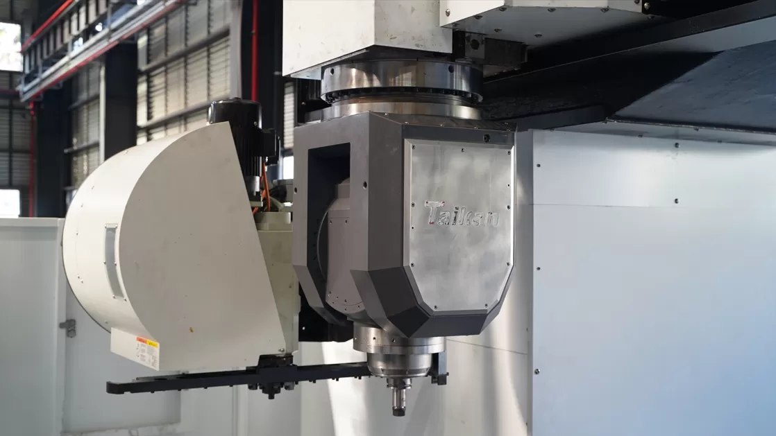 dual-swivel milling head